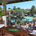 Zeytinada מלון 4*