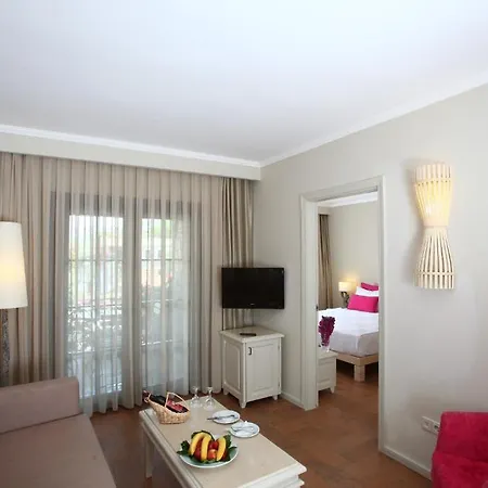 Hotel Zeytinada 4*