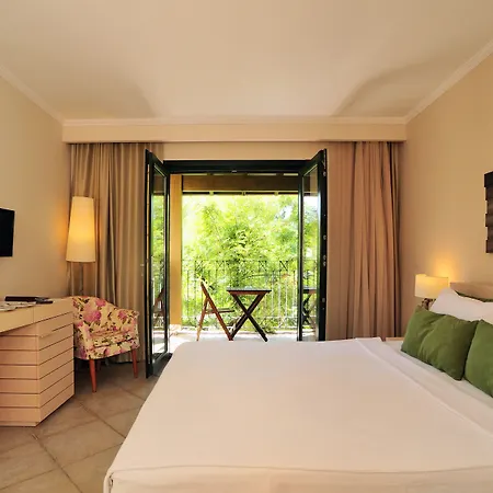 ホテル Zeytinada 4*