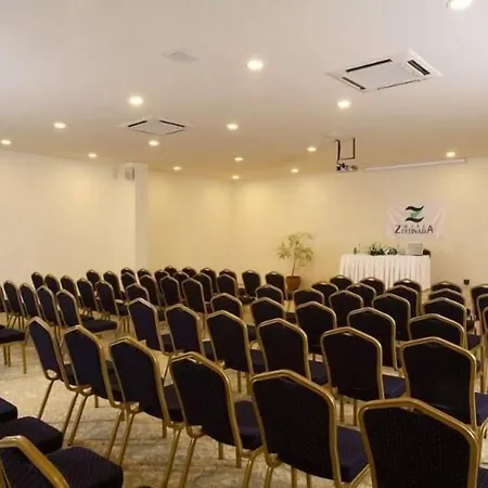 ホテル Zeytinada 4*