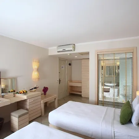 ホテル Zeytinada トルバ