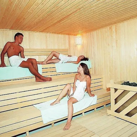 ホテル Zeytinada トルバ