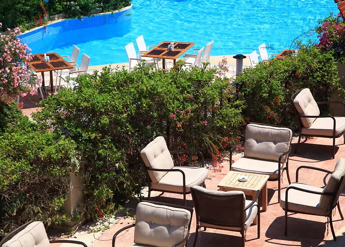 Zeytinada فندق توربا